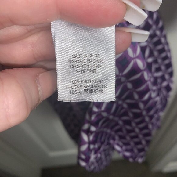 Juicy Couture Purple Geometric Roll Tap 1/2 Button V-Neck Shift Dress Size 2 - Picture 9 of 9